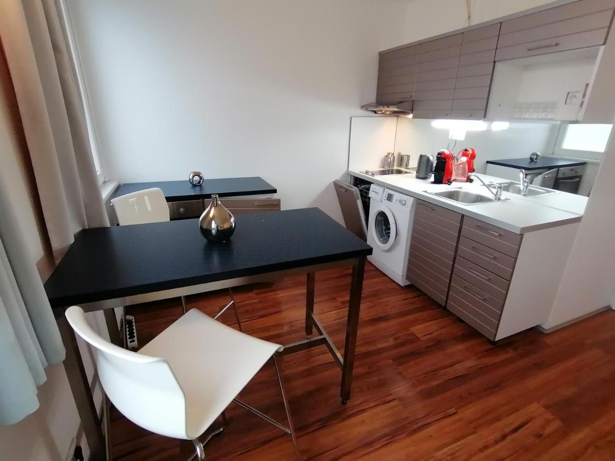 Golden Family Apartment