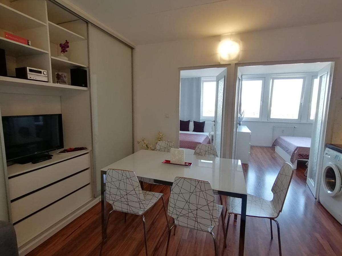 Golden Family Apartment *