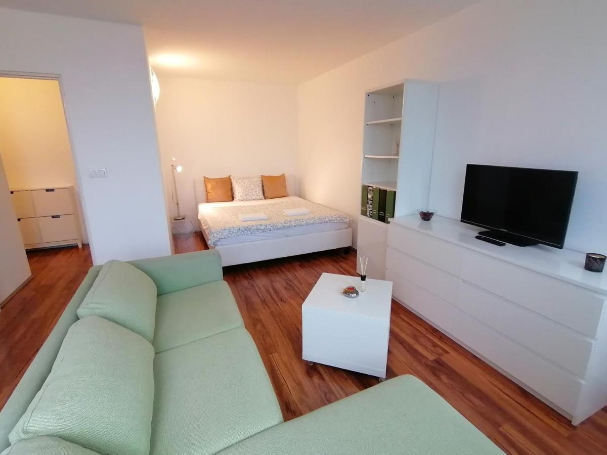 Golden Family Apartment *