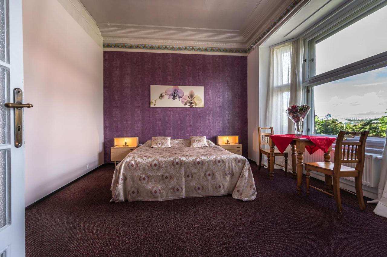 Imperia Hostel *