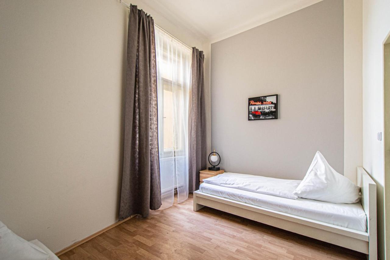 Apartmán For Celebrations Spacious 3bdr With Balcony *