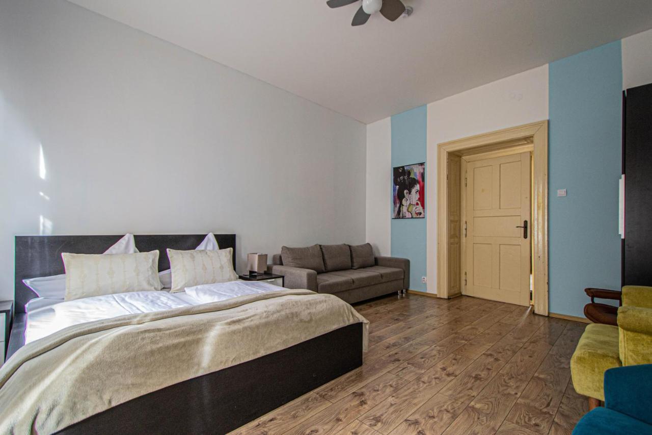For Celebrations Spacious 3bdr With Balcony * Praha