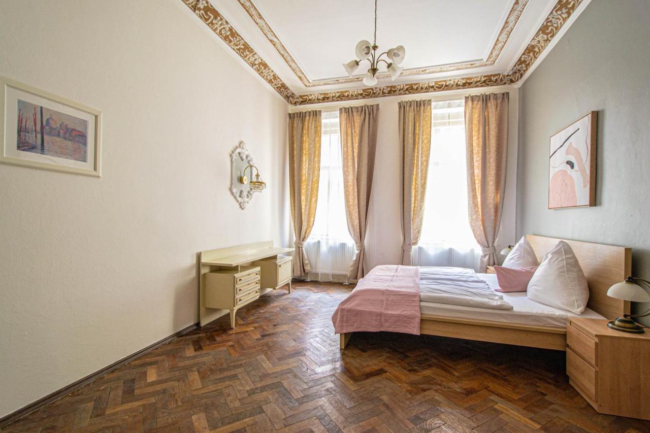 Apartmán For Celebrations Spacious 3bdr With Balcony *