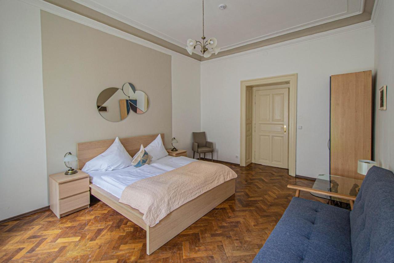 Apartmán For Celebrations Spacious 3bdr With Balcony