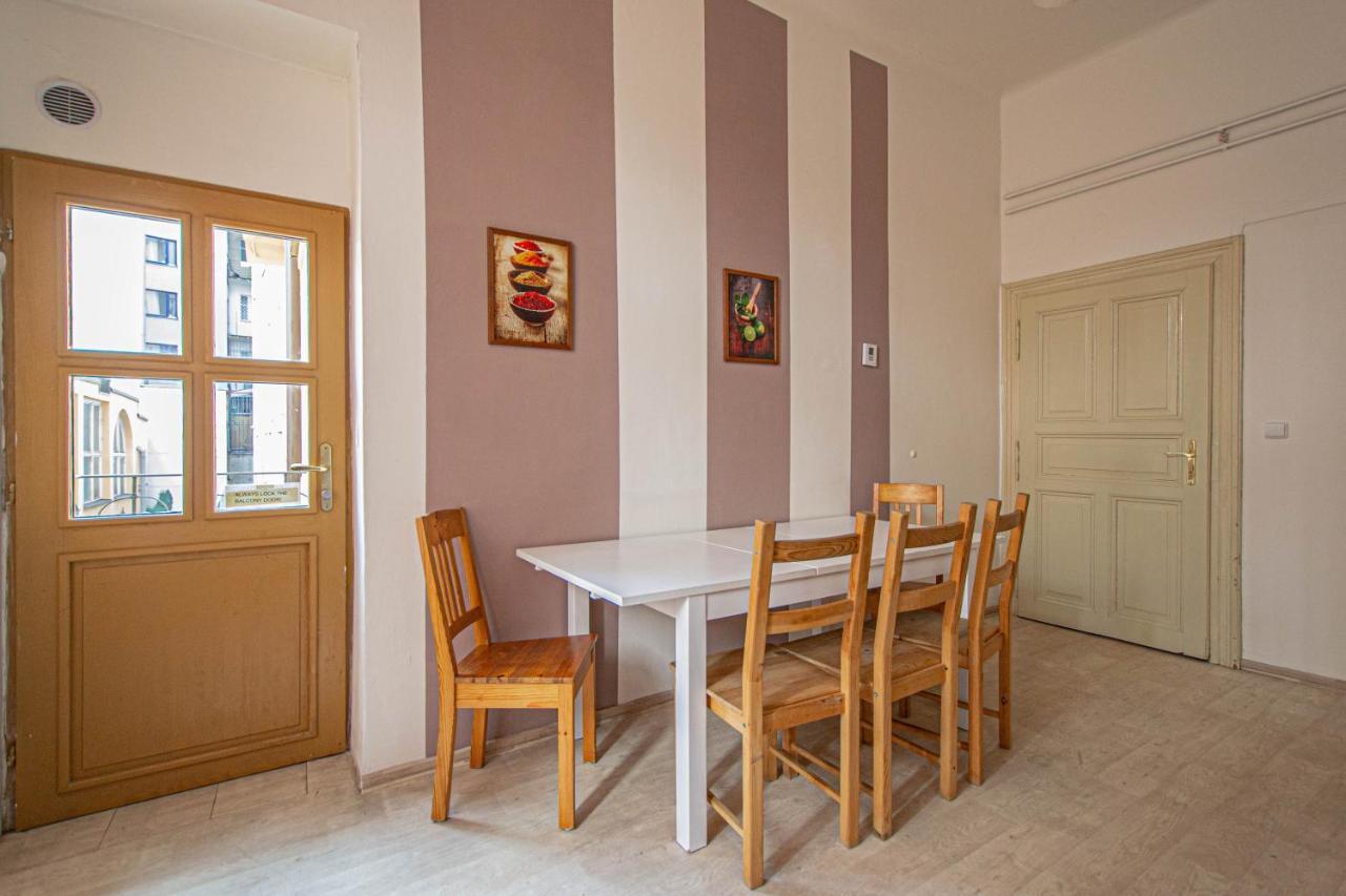 For Celebrations Spacious 3bdr With Balcony Praha