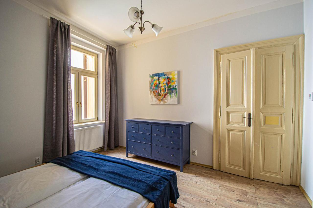 Apartmán For Celebrations Spacious 3bdr With Balcony *