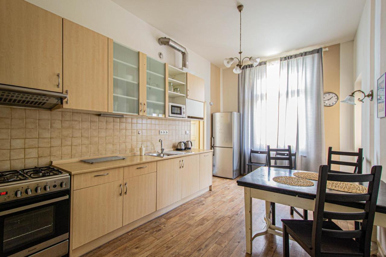 Apartmán For Celebrations Spacious 3bdr With Balcony