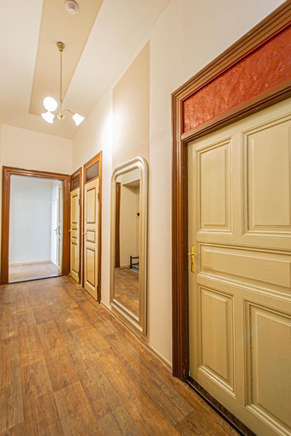 For Celebrations Spacious 3bdr With Balcony Praha