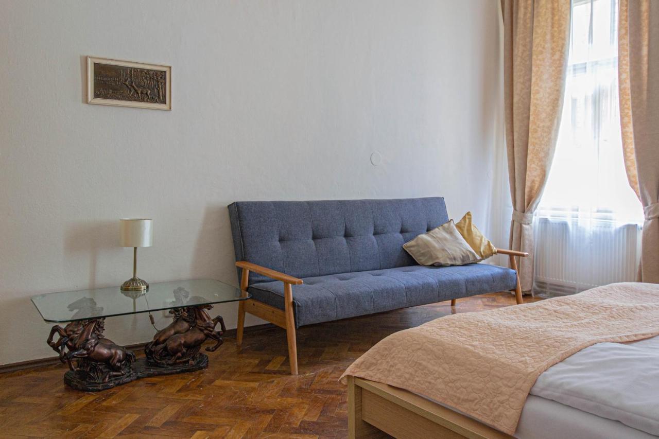 Apartmán For Celebrations Spacious 3bdr With Balcony *
