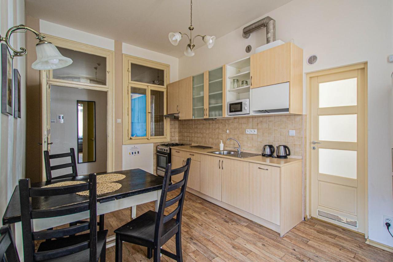 Apartmán For Celebrations Spacious 3bdr With Balcony