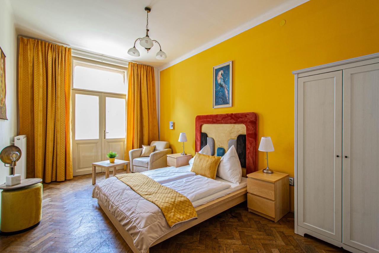 Apartmán For Celebrations Spacious 3bdr With Balcony