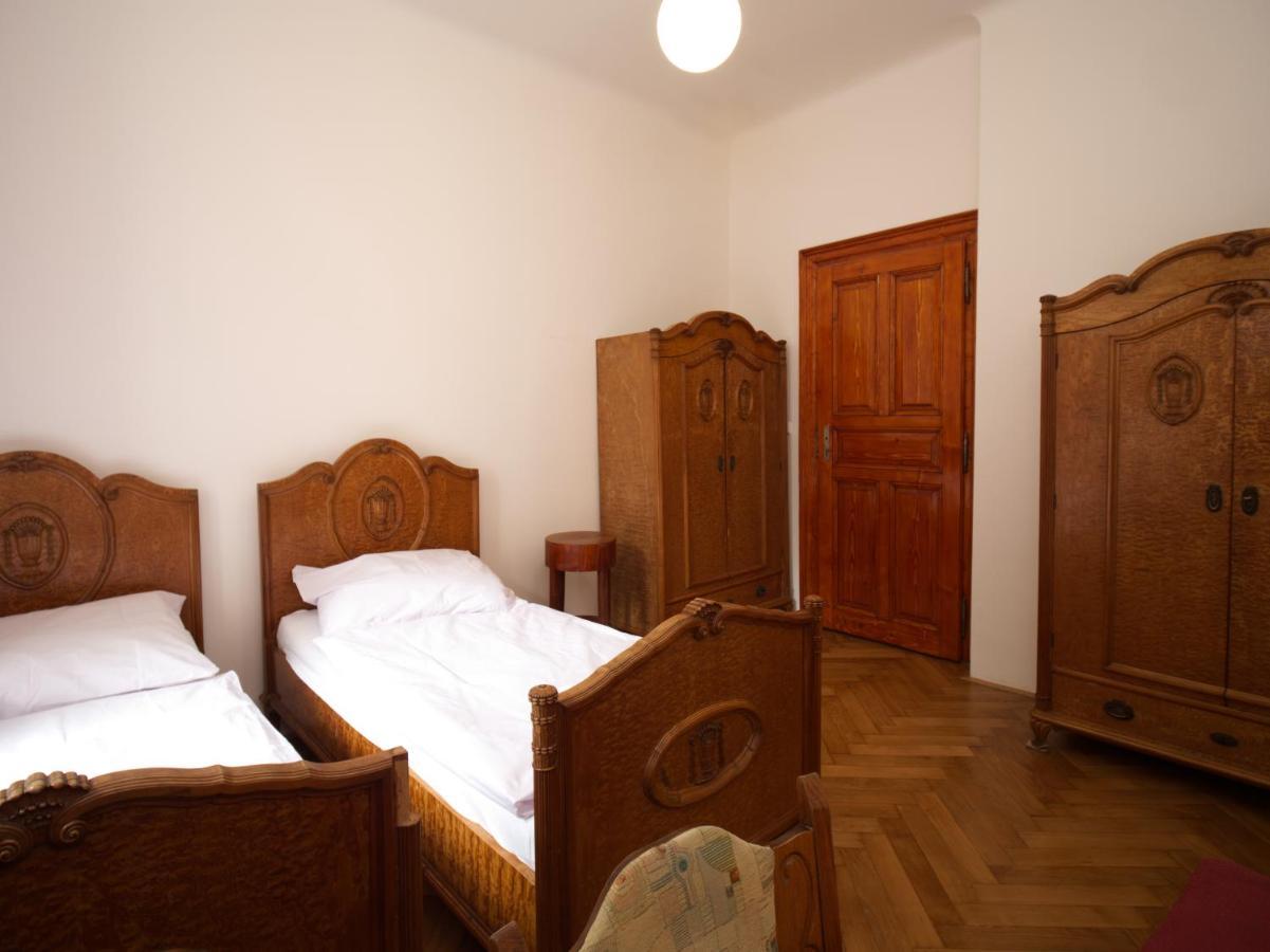 Hostel Capsule *