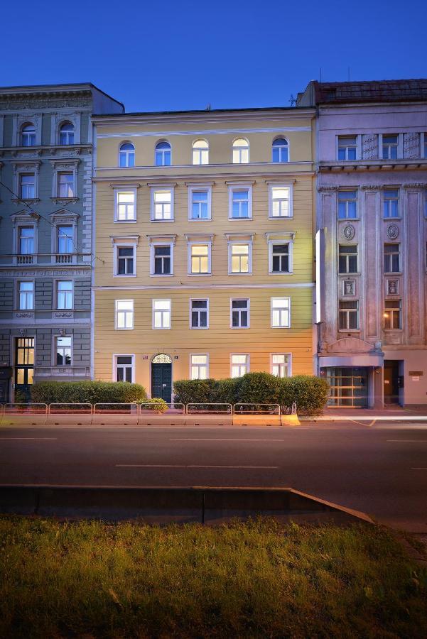 Season Hotel 4*