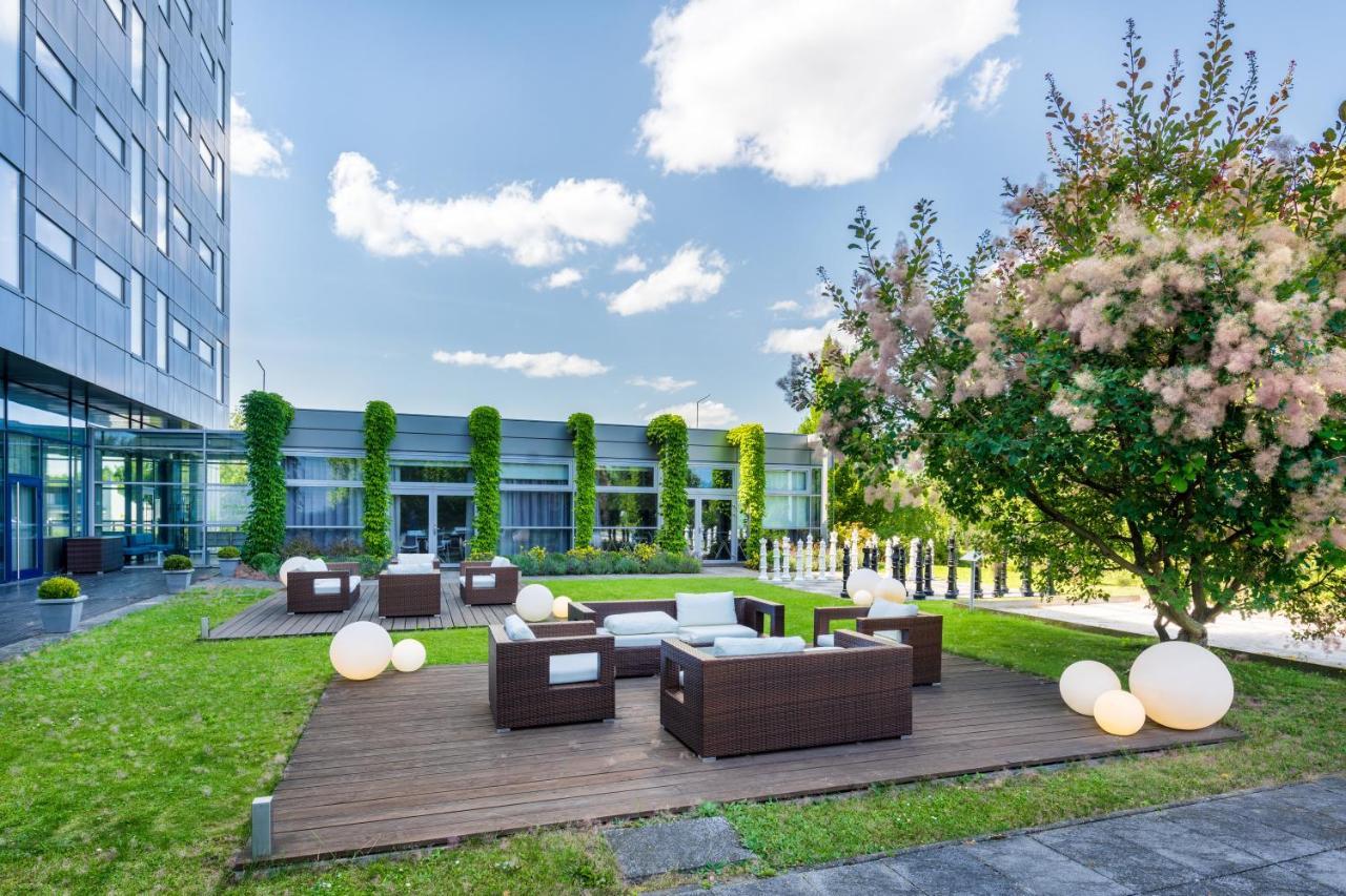 Holiday Airport By Ihg Hotell 4*