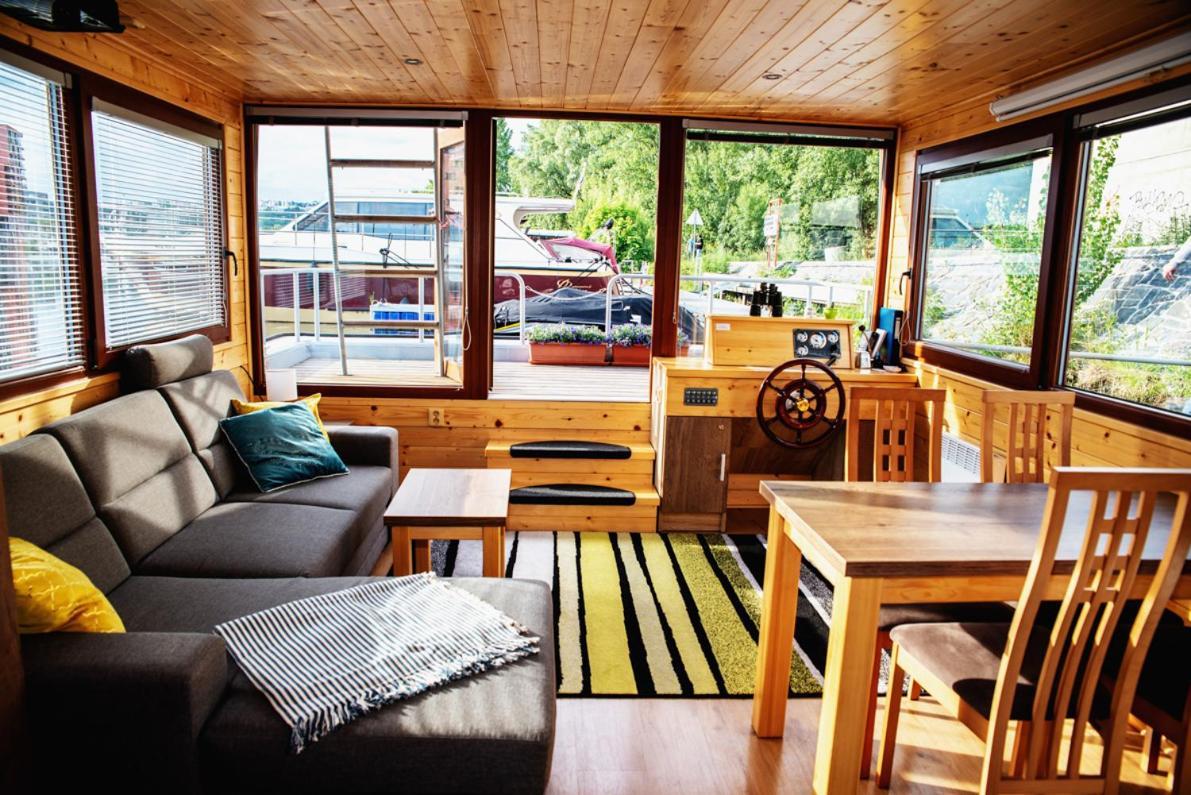 Houseboat Bonanza Botel *
