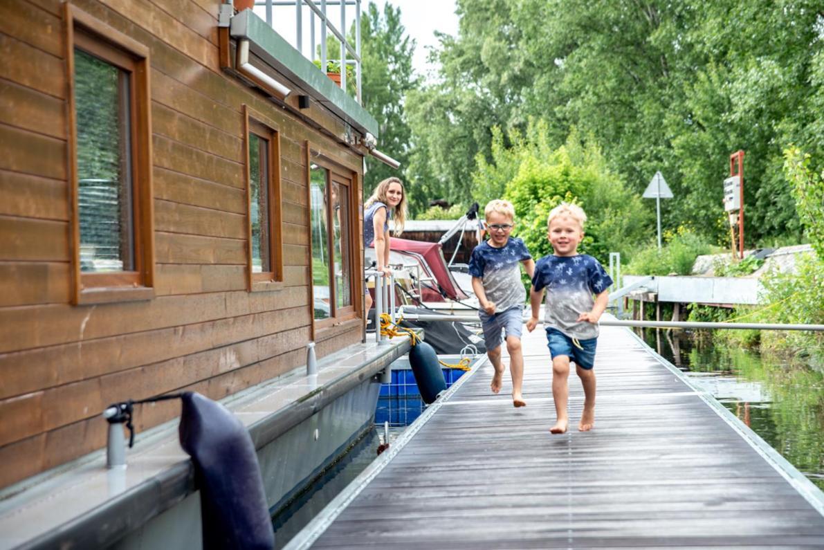 Houseboat Bonanza Botel Prag
