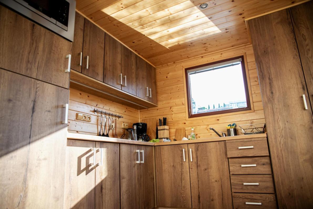 Houseboat Bonanza Botel *