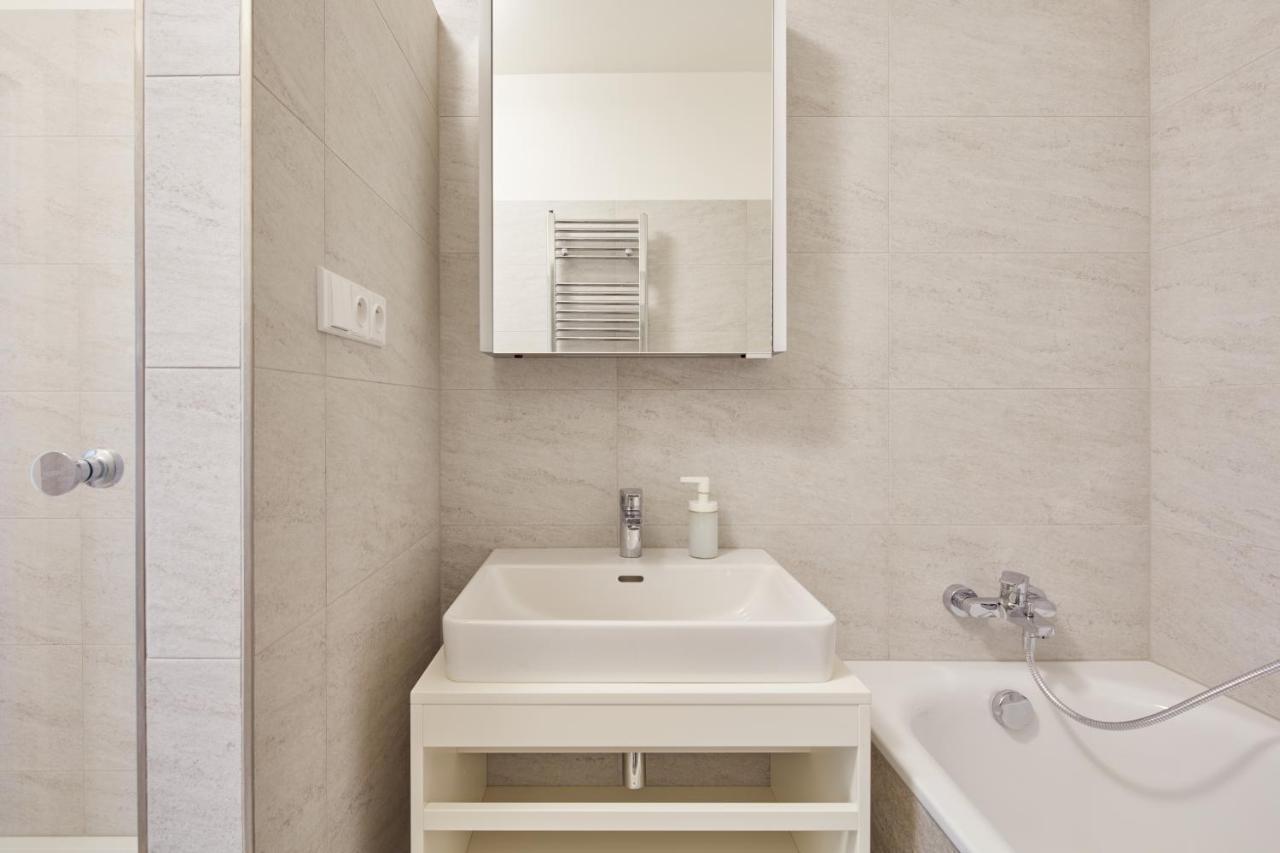 Apartment Days - Designer - Trendy Neighborhood