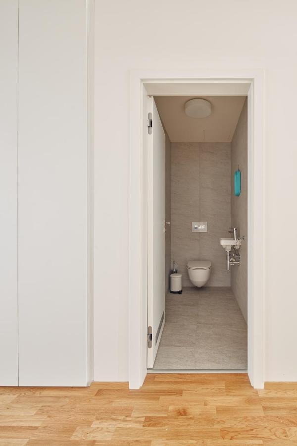 Apartment Days - Designer - Trendy Neighborhood *