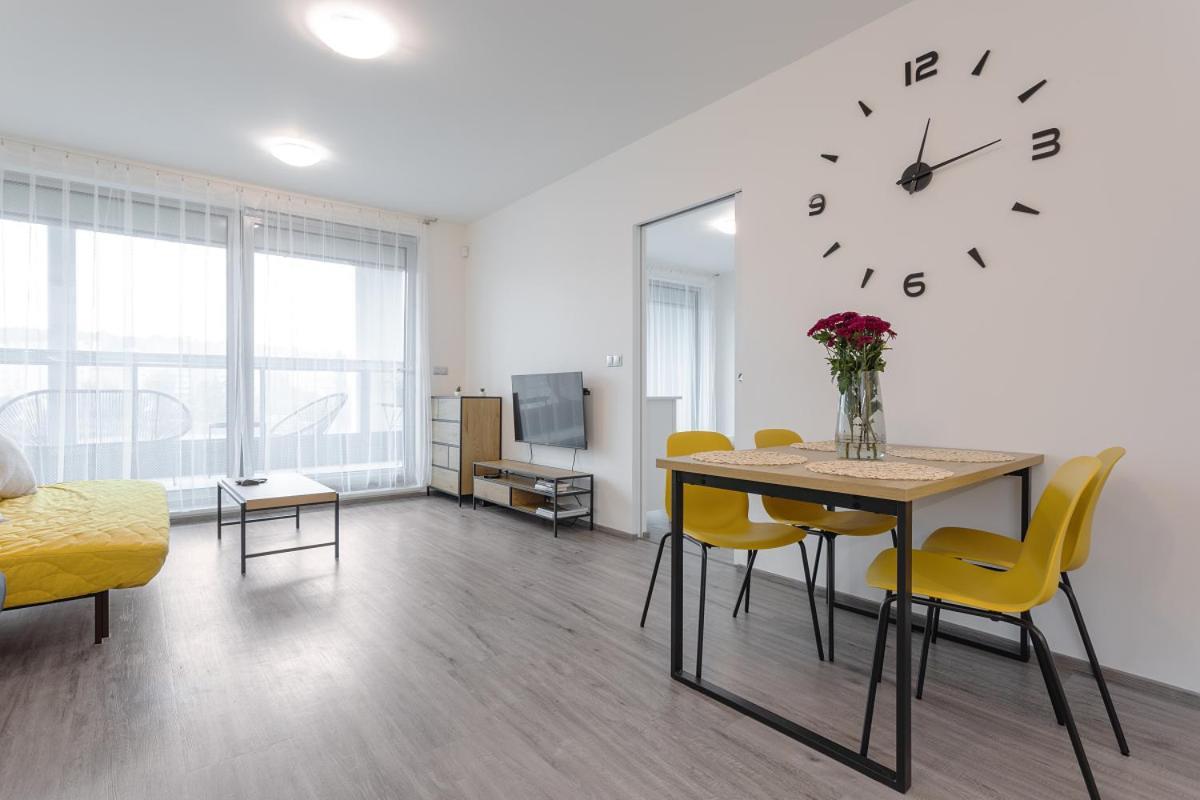 Apartment Yellow With Parking