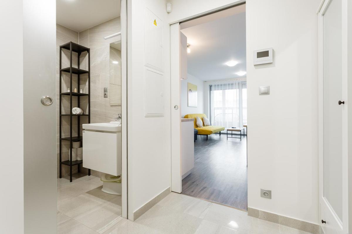 Apartment Yellow With Parking Prag