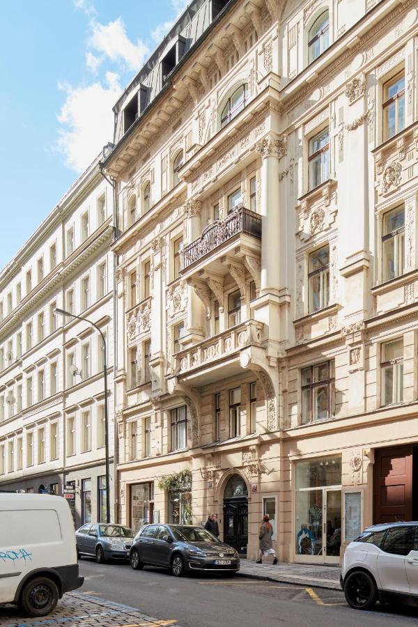 Days - Lavish On Wenceslas Square * Prag