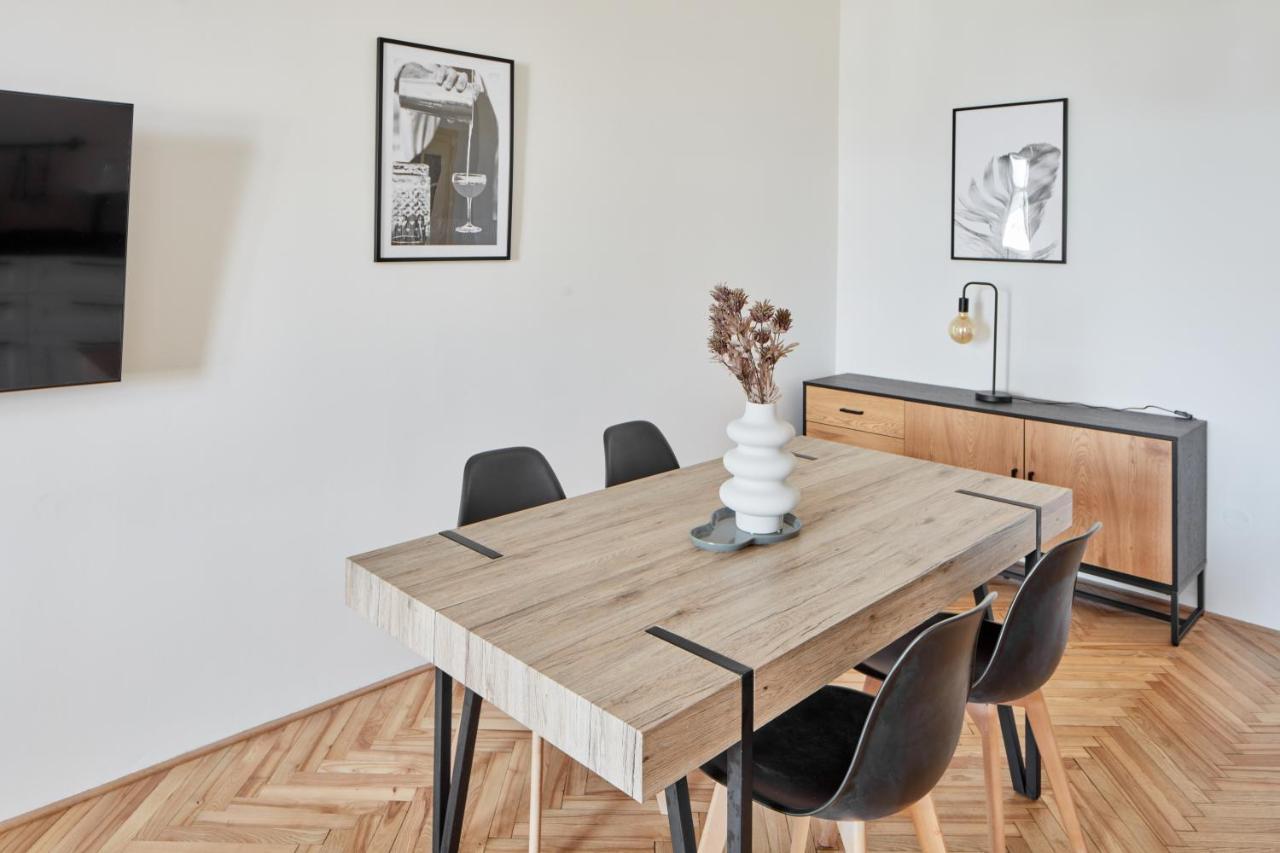 Days - Lavish On Wenceslas Square Apartment *