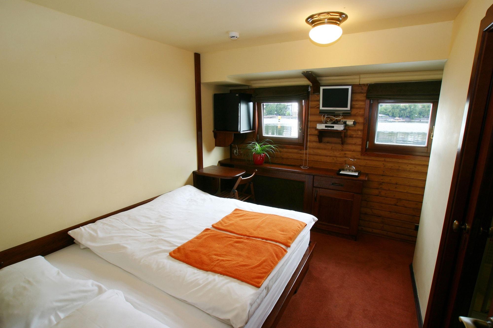 Boat Matylda 4*