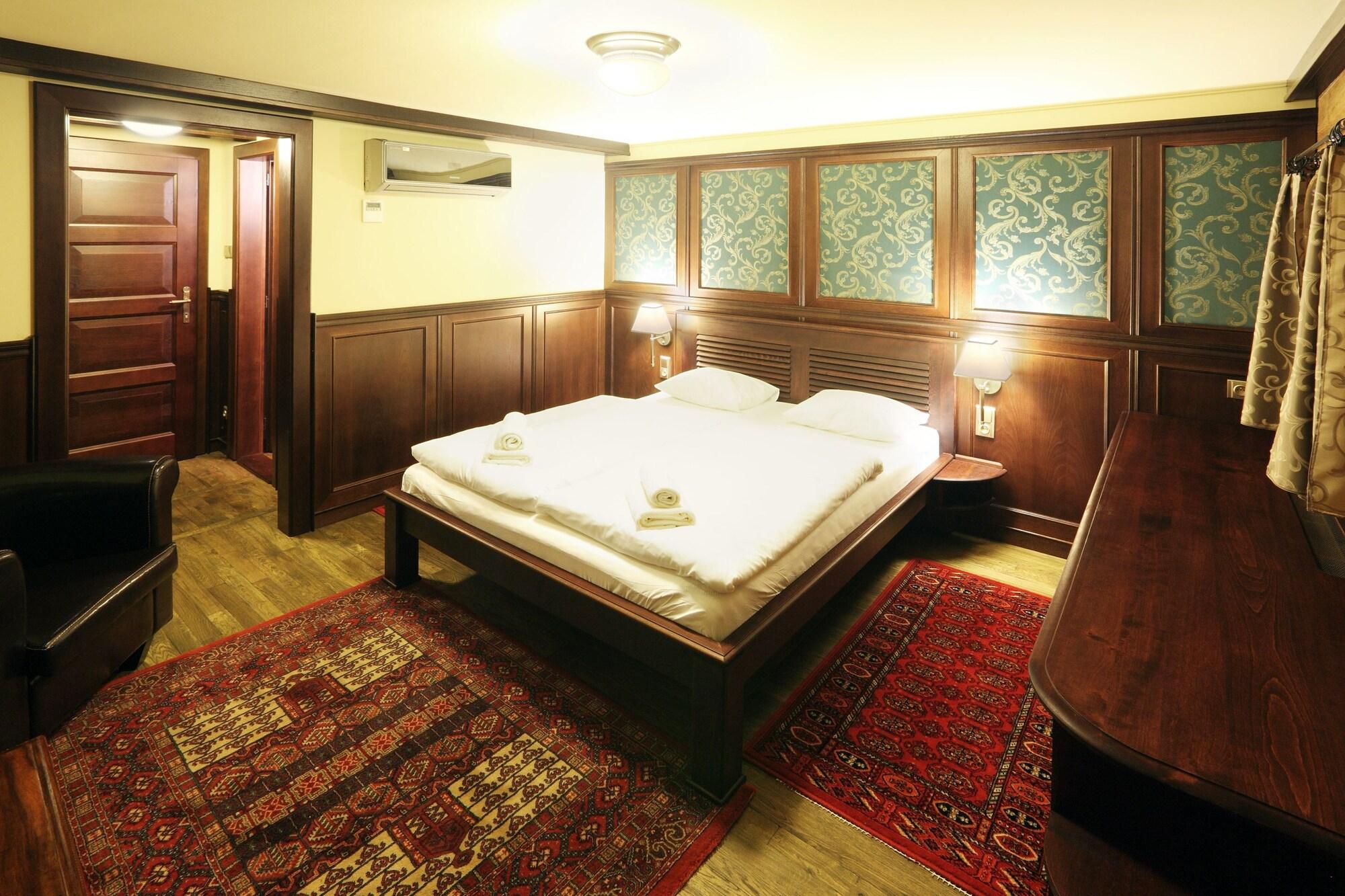 Boat Matylda Botel 4*