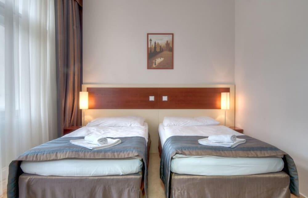 Hotel Gloria 4*