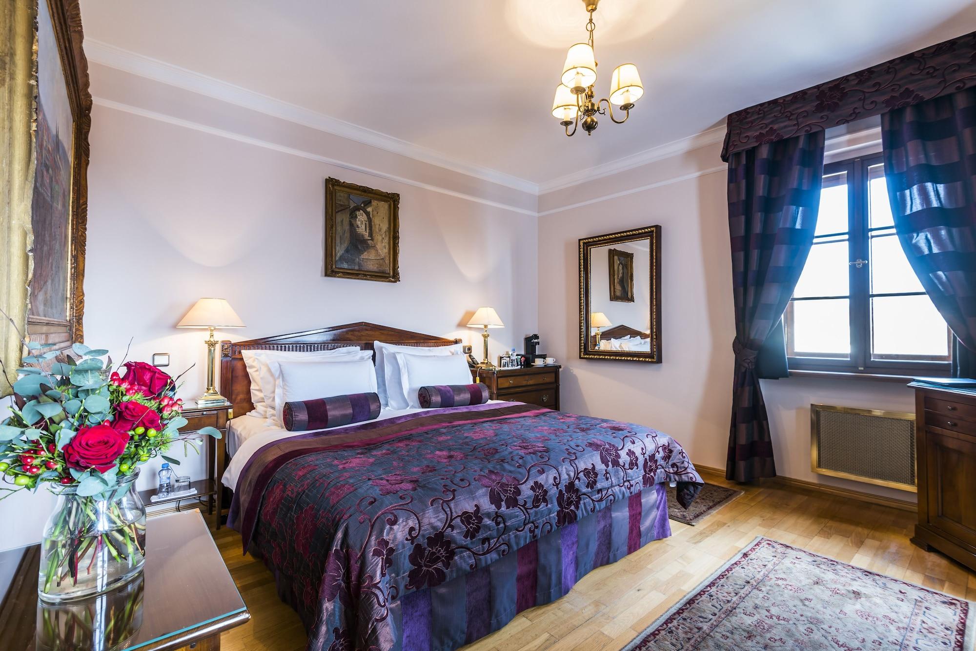 Hotel Golden Well