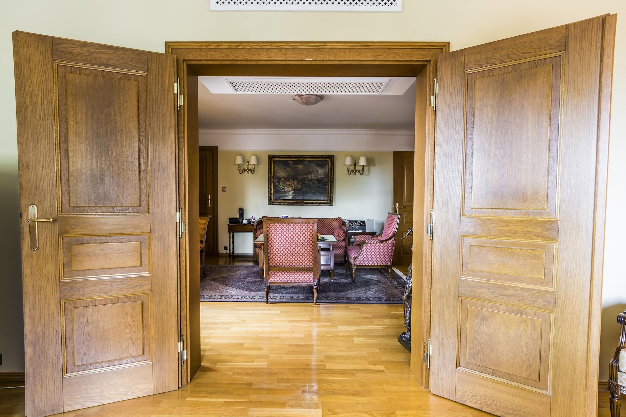 Hotel Golden Well