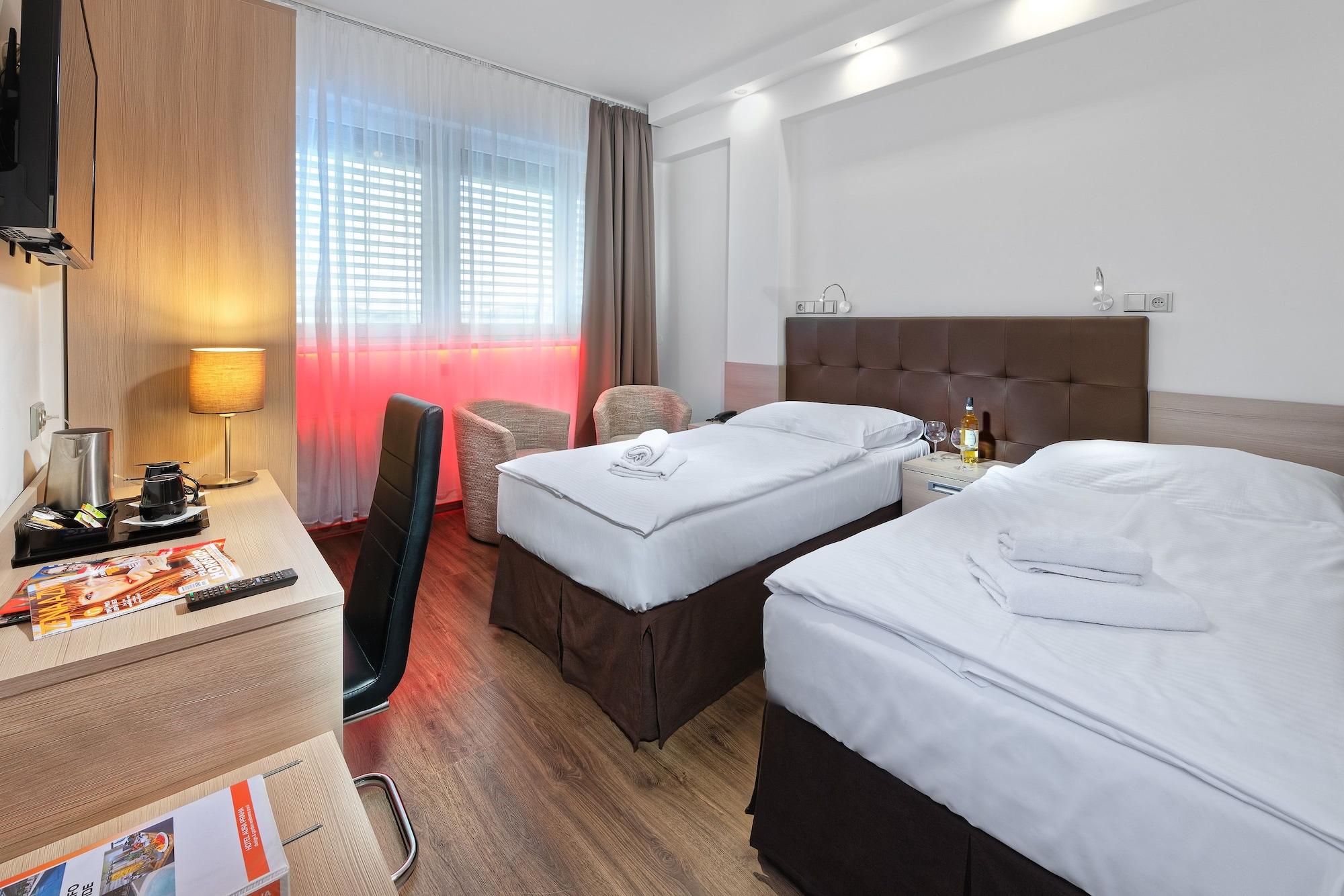 Hotell Aura Design & Garden Pool
