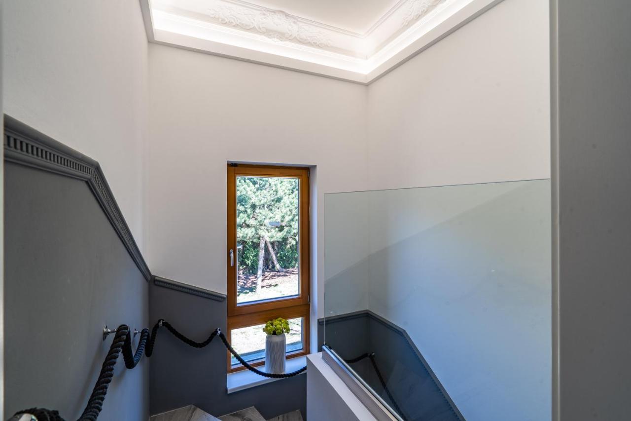 Serenity With Garden Jacuzzi Vila *