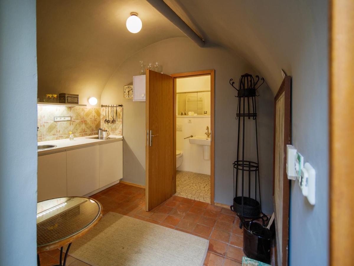 Apartment Romantic Nest Under Castle *