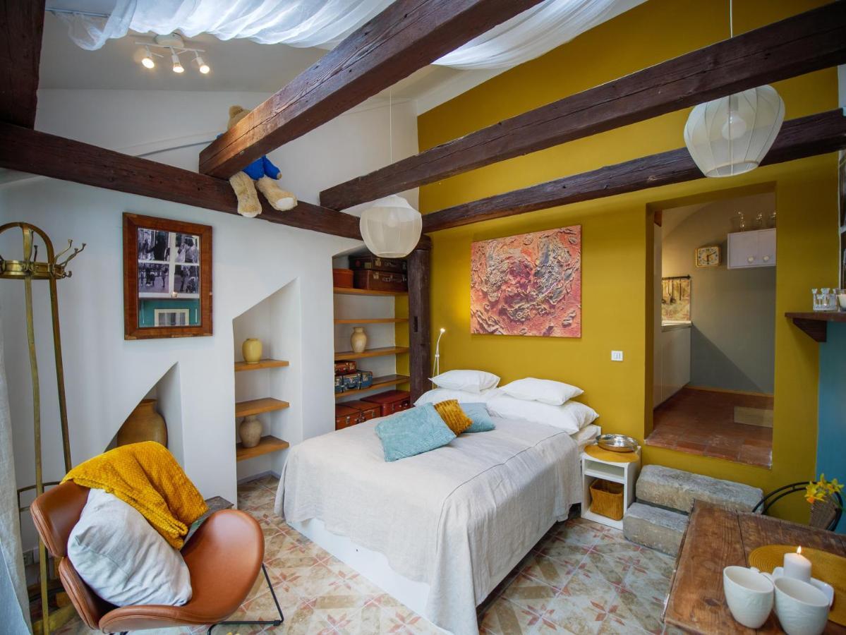 Romantic Nest Under Castle Apartment *