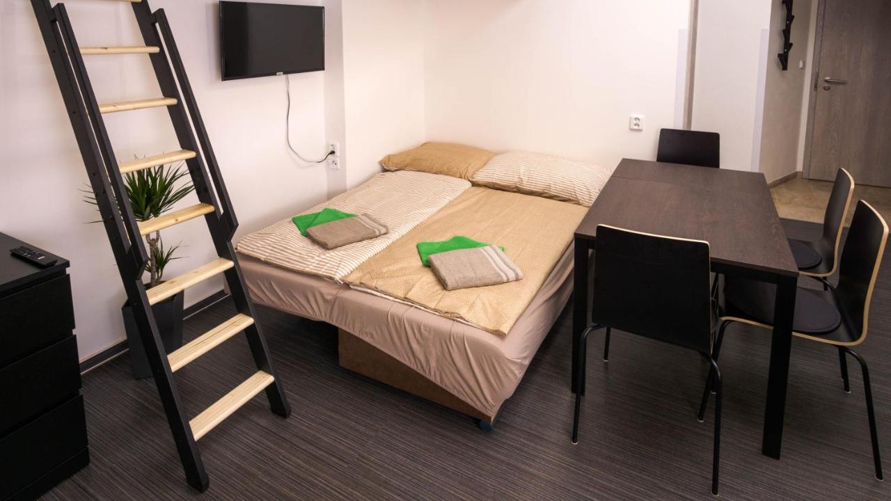 Apartmán Flying Bed Close To Castle And Airport
