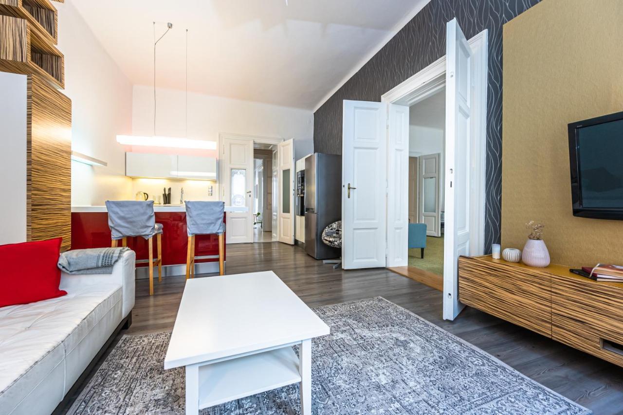 Wishlist Old Residences - Hastalska Apartment