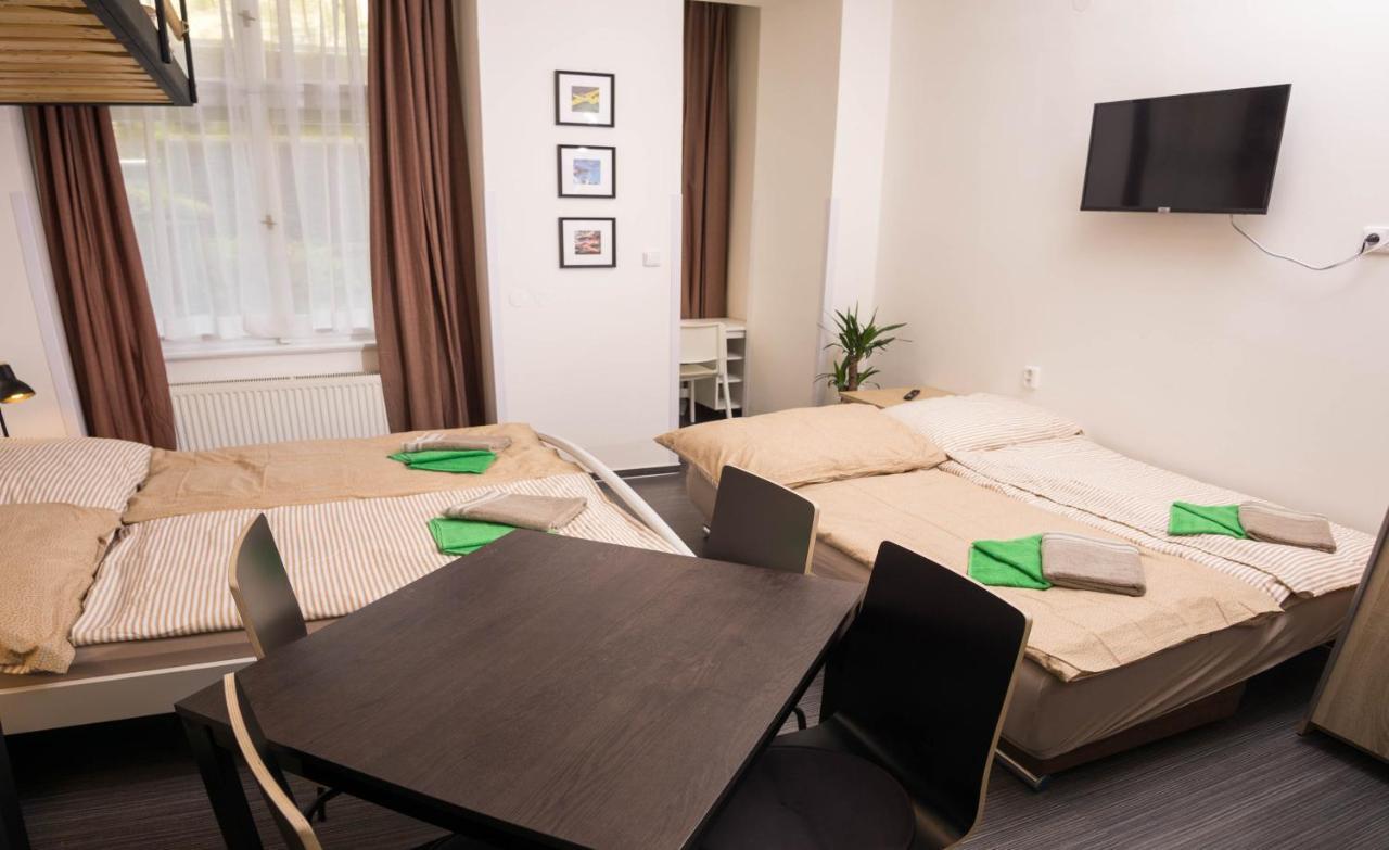 Flying Bed Close To Castle And Airport Apartmán Praha