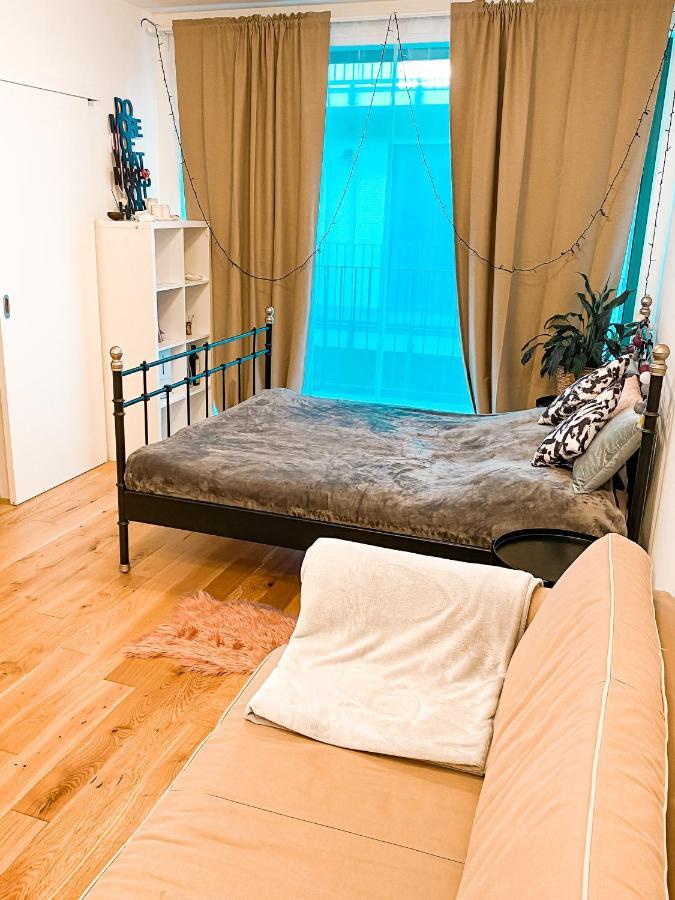 Apartment Lovely Apartment, Free Parking 1,55 Hight *