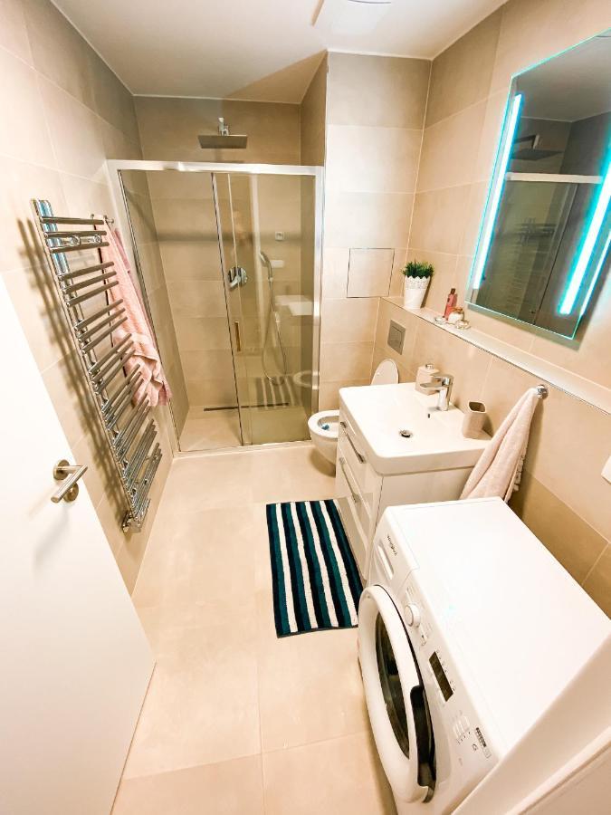 Apartment Lovely Apartment, Free Parking 1,55 Hight *