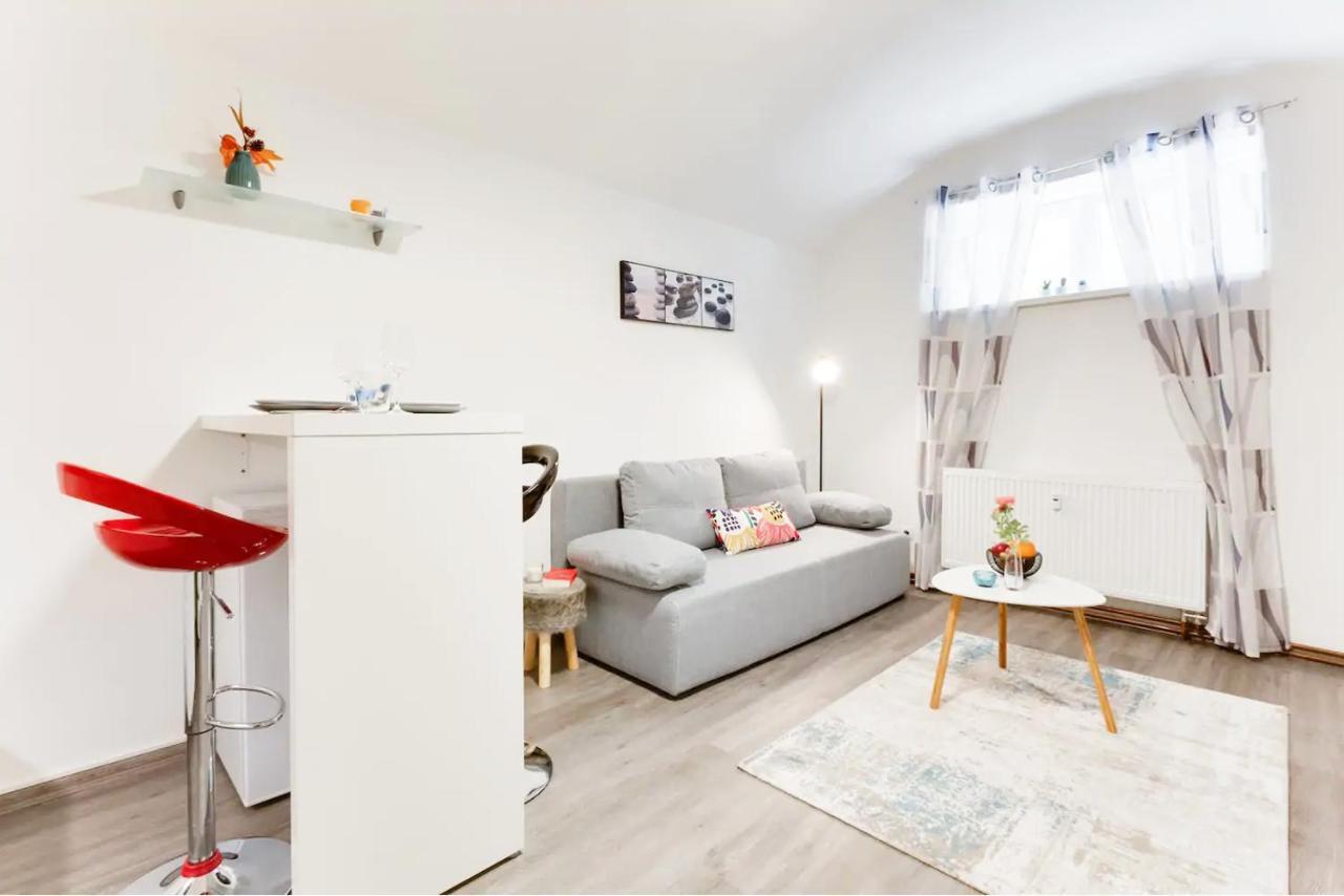 Apartment Private Studio By Hosts *