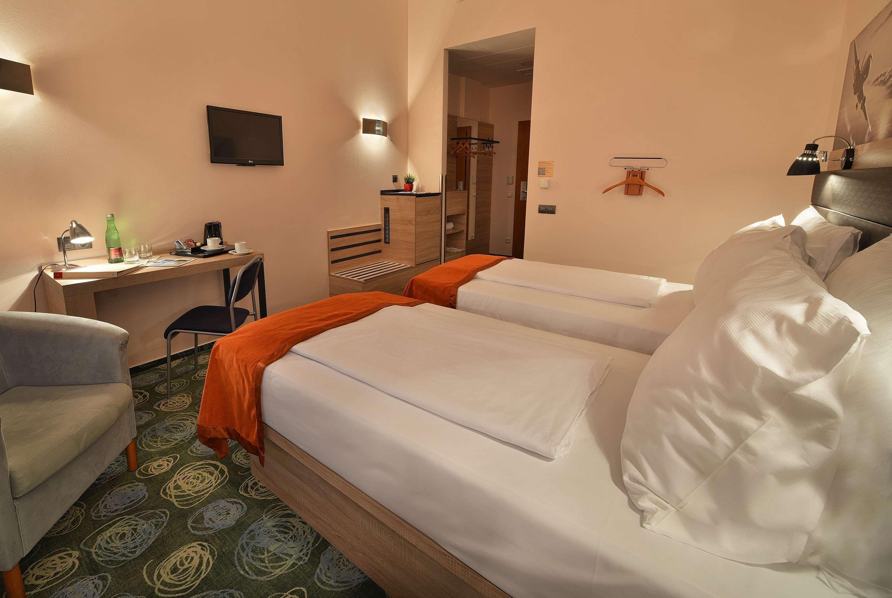 Ramada Airport Hotel 4*