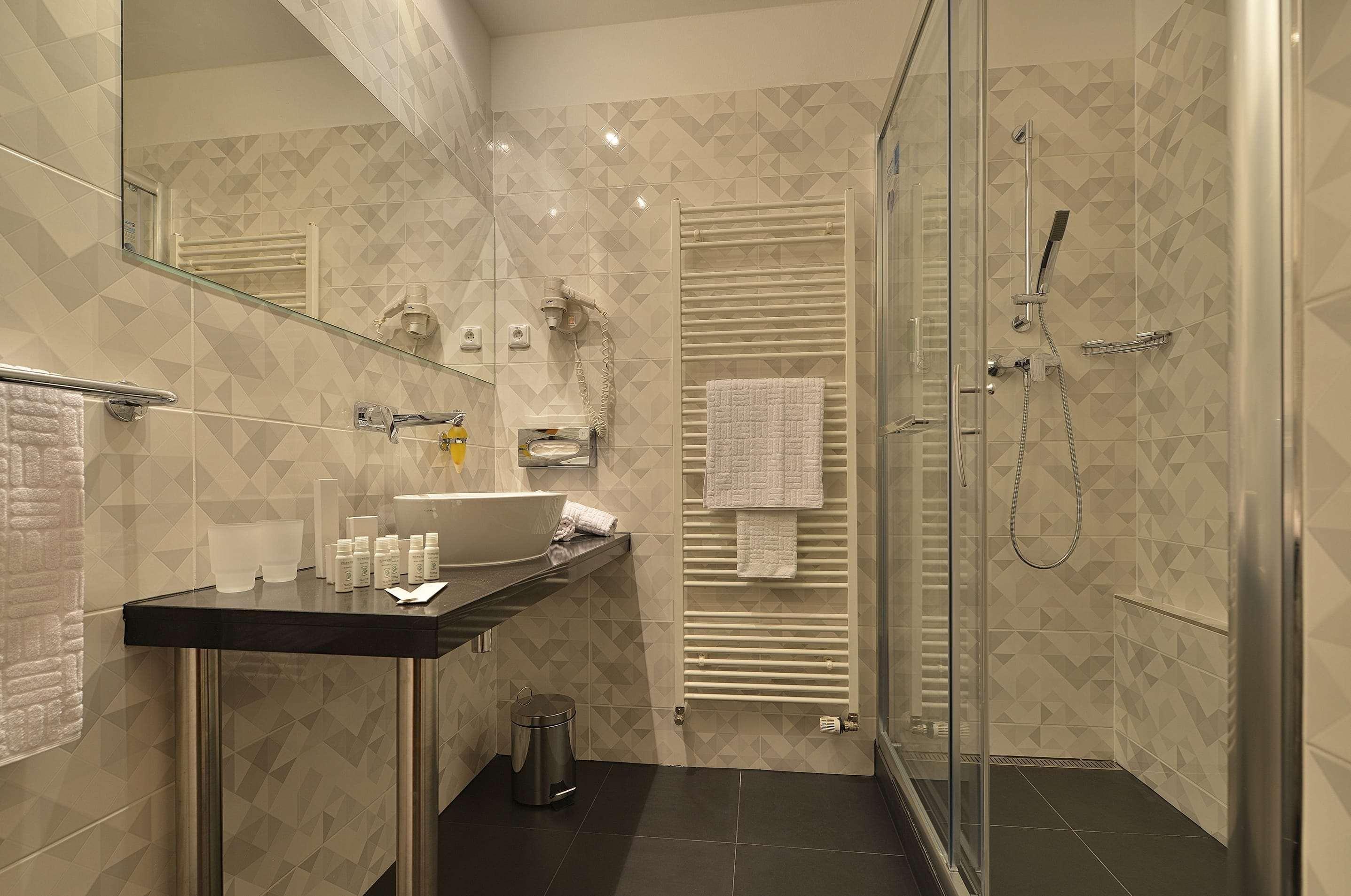 Ramada Airport 4*