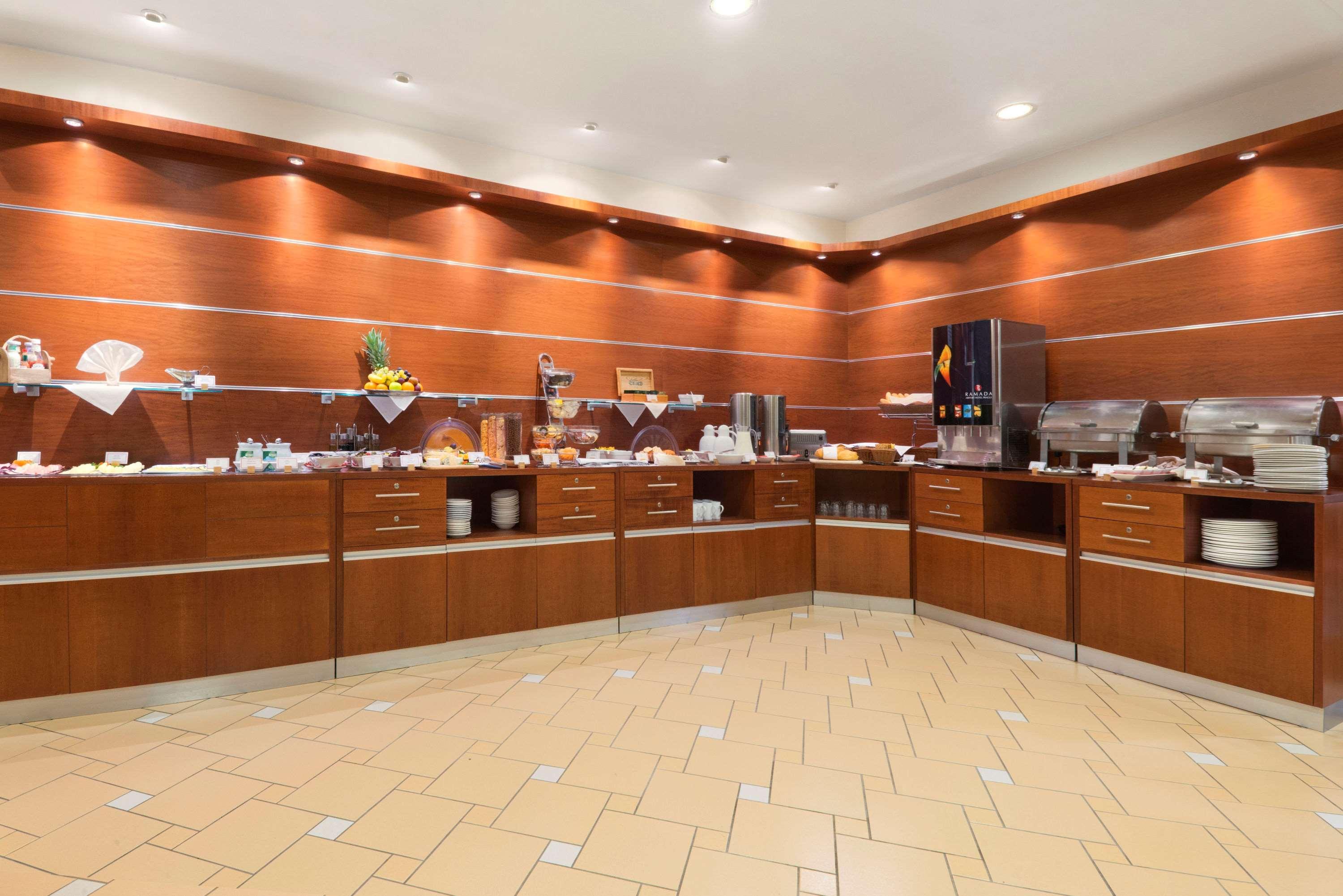 Ramada Airport Hotel 4*