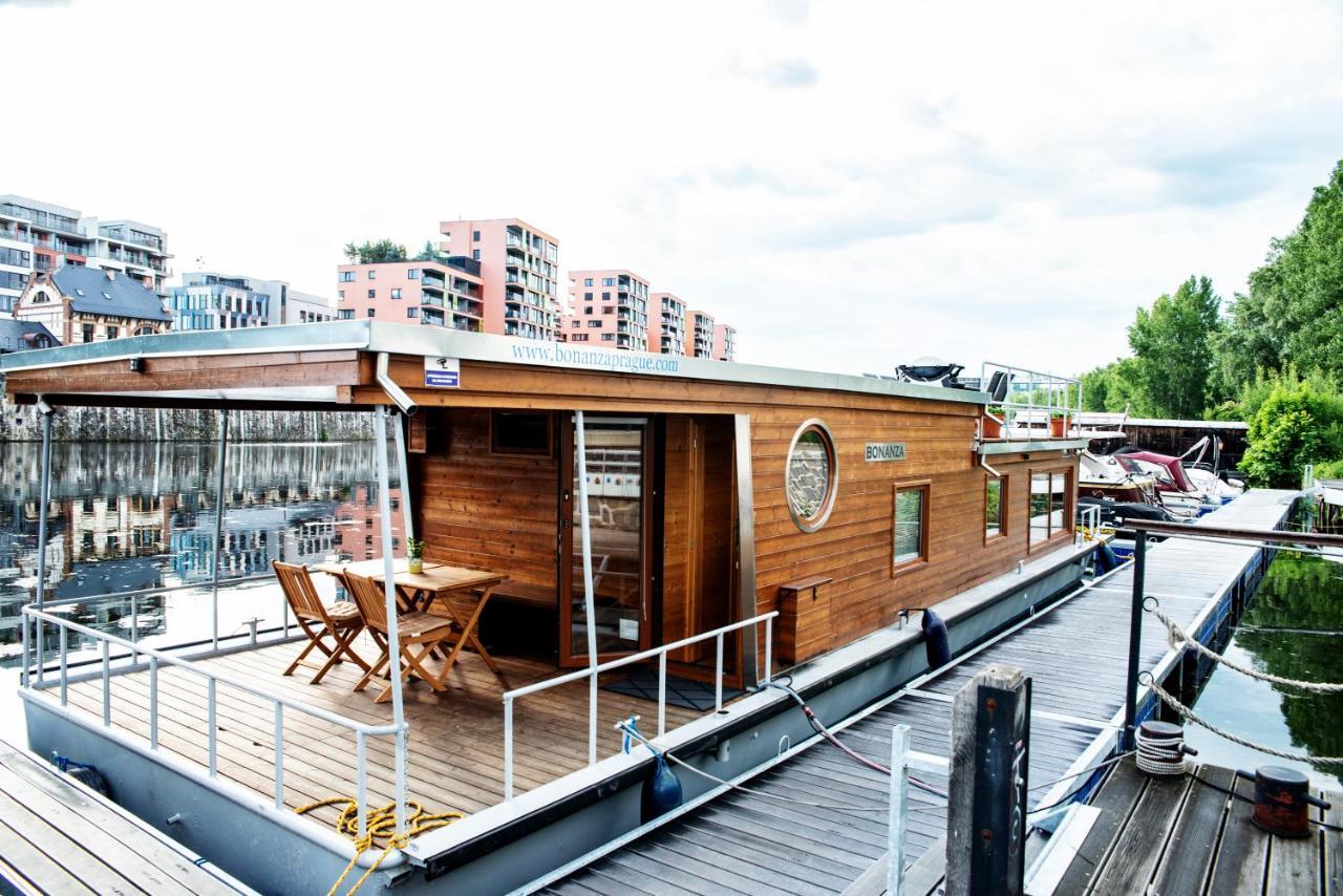 Houseboat Bonanza * Prag