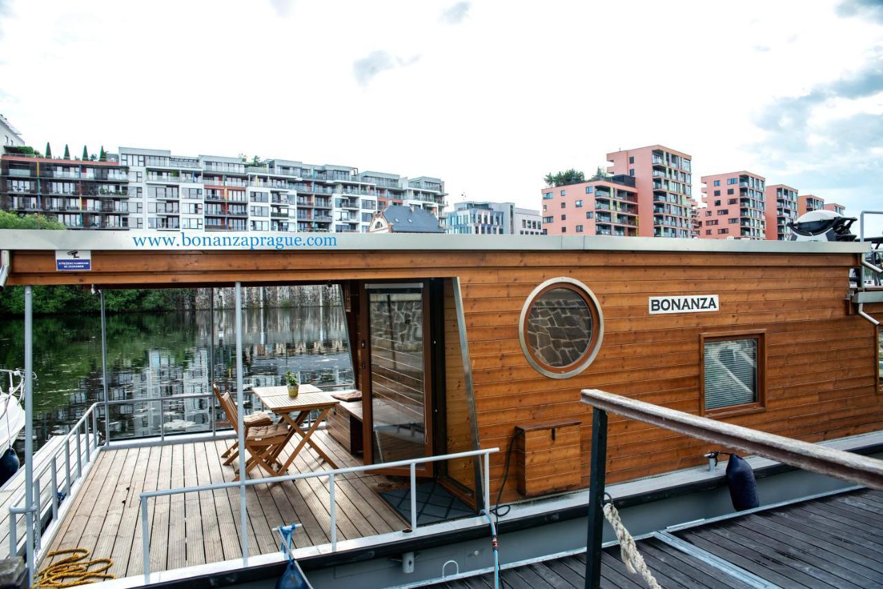 Houseboat Bonanza * Prag