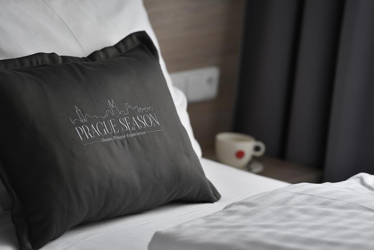 Hotel Season