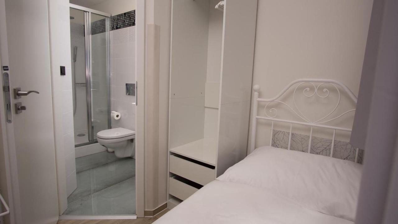 Continents Nearby Main Train And Bus Station Apartment Prague