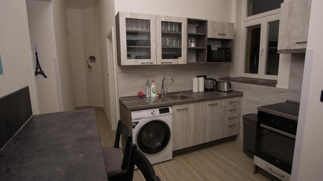 Apartment Continents Nearby Main Train And Bus Station *